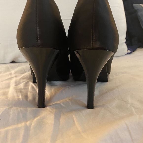 Unlisted size 9M satin 4 in heel peep-toe. Worn 1! - Picture 3 of 6